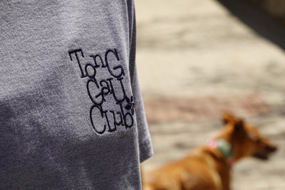 “Tong Gau Club” 刺繡短款T恤