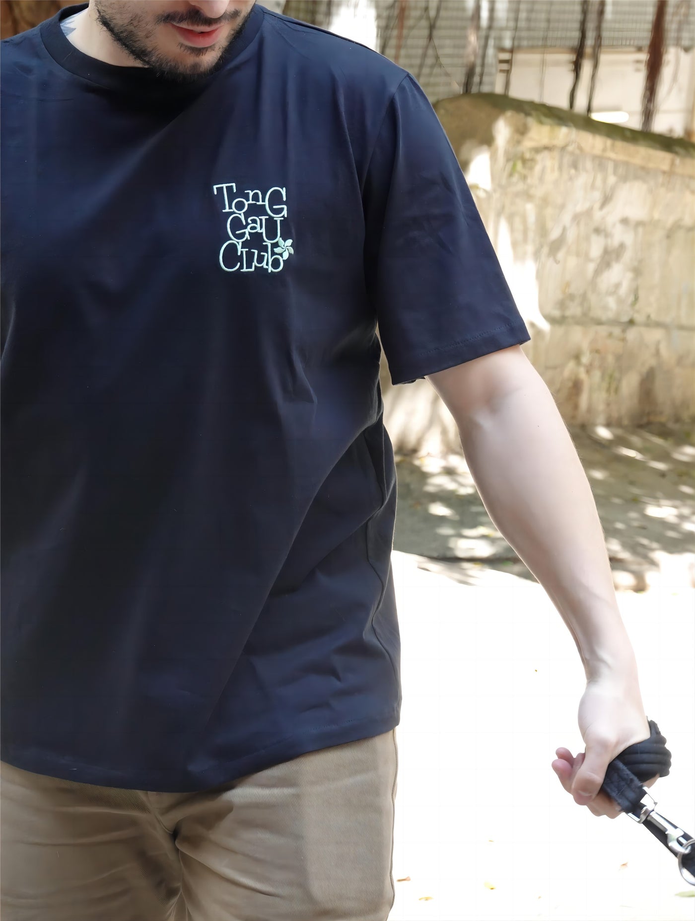 “Tong Gau Club” 刺繡T恤